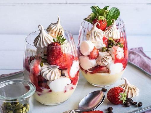 pavlova u čaši