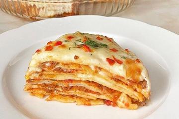 Slana torta od palačinki s okusom omiljene pizze Margherita