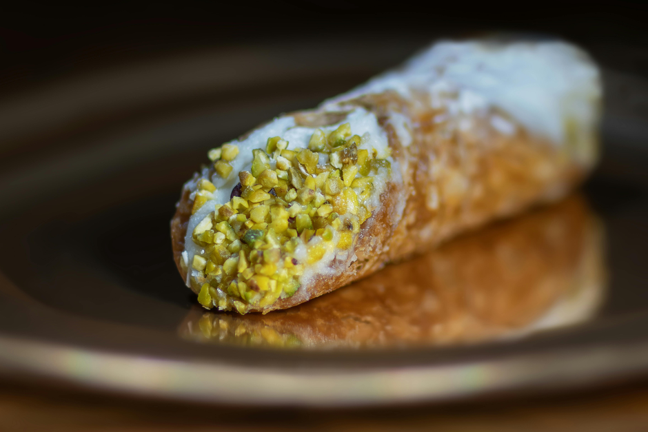 Hrskavi cannoli s pistacijom i kremastim punjenjem | Author: Canva