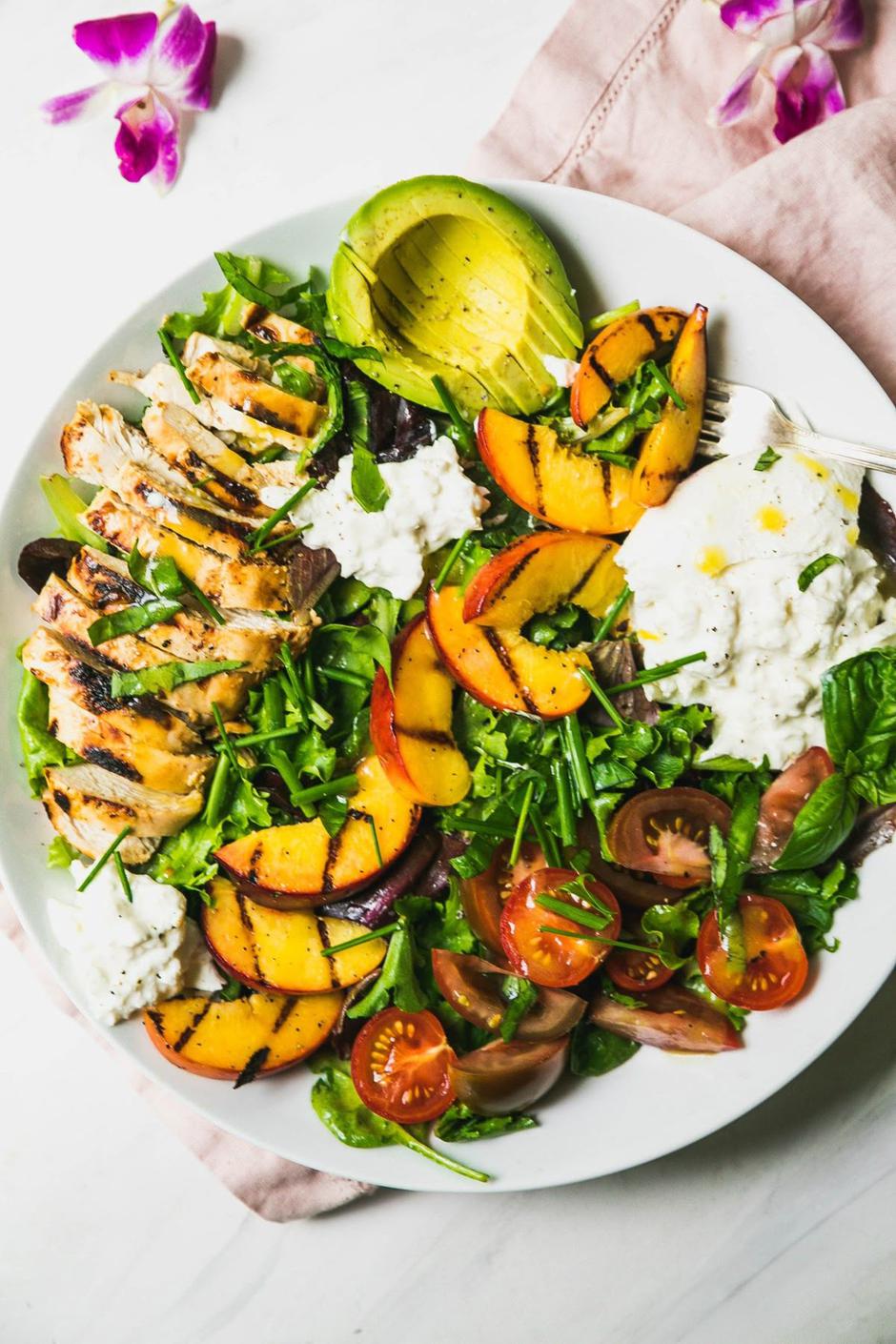 salata od piletine i bresaka | Author: Never Not Hungry/Pinterest