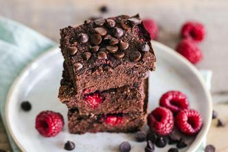 brownies s malinama