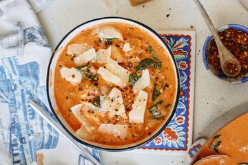 juha od rajčice s njokima i parmezanom