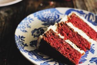 Red velvet torta