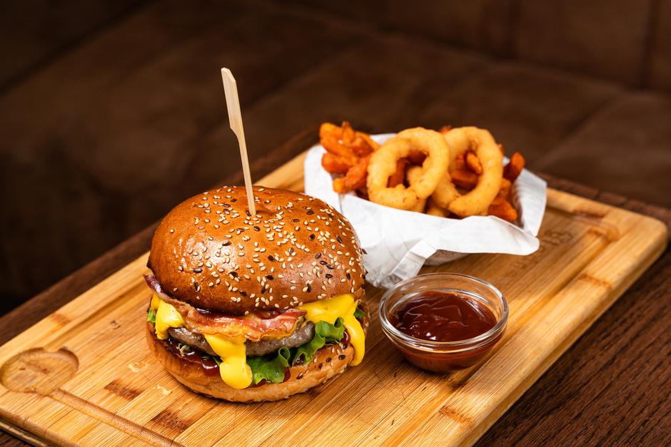 gladne oči | Author: Press