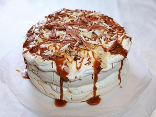 Torta s bademima i karamelom