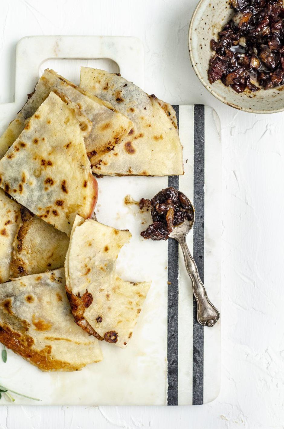 quesadille s jabukama i cheddarom | Author: Gretchen F. Brown, Kumquat blog/Pinterest