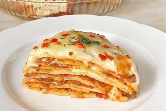 Slana torta od palačinki s okusom omiljene pizze Margherita