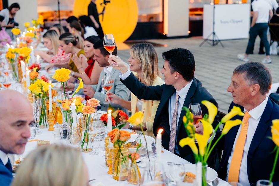 Veuve Clicquot Solaire Tables | Author: Press