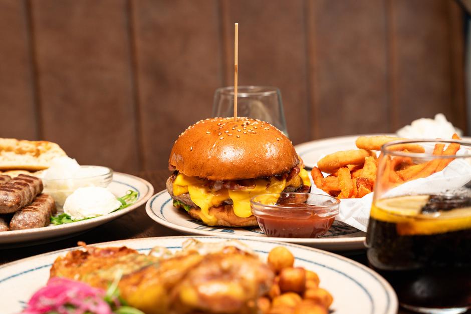 gladne oči | Author: Press