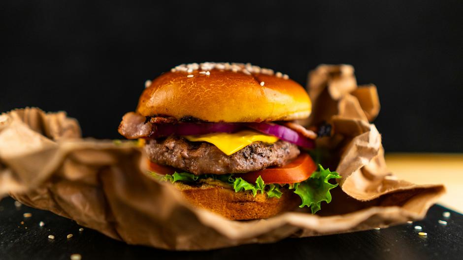 burger | Author: Jean Claude Attipoe/Unsplash
