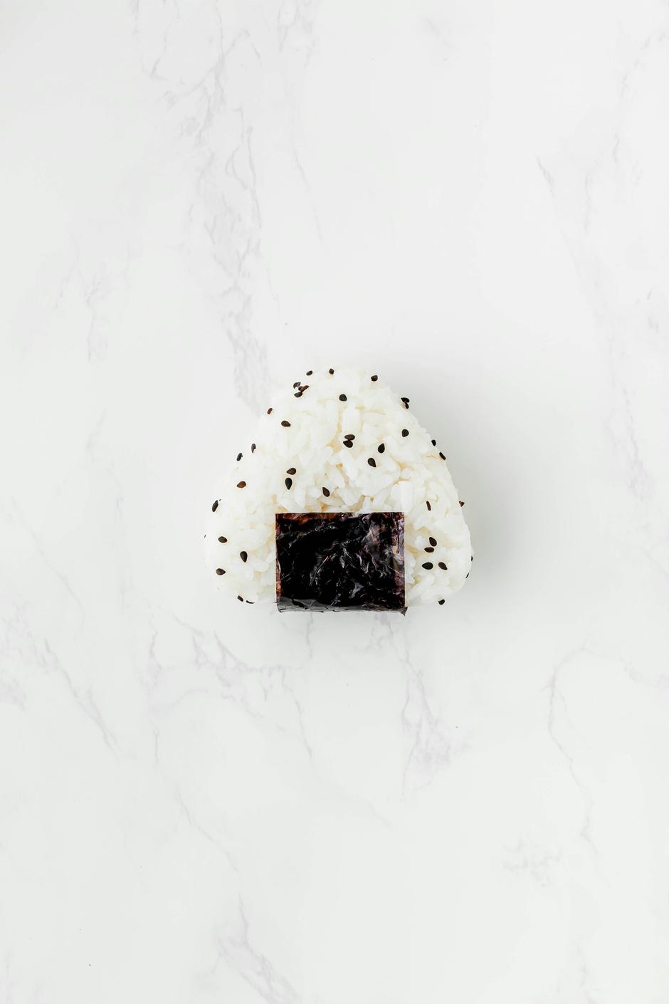 onigiri, sushi, riže | Author: Maryam Sicard/Unsplash