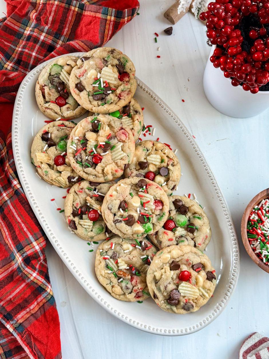 Santa's Trash Cookies | Author: Caitlin's Table/Pinterest