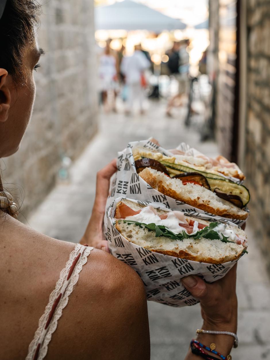 kinkin snedviči, hvar | Author: Press