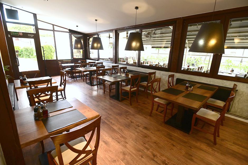 mitnica | Author: Rene Karaman