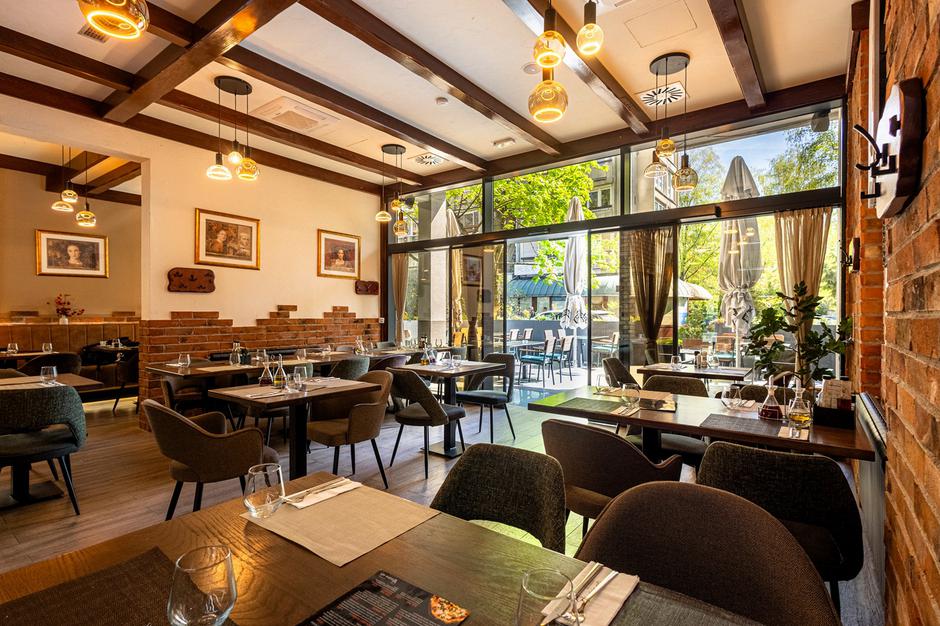 gladne oči | Author: Press