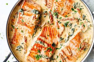 losos u kremastom umaku