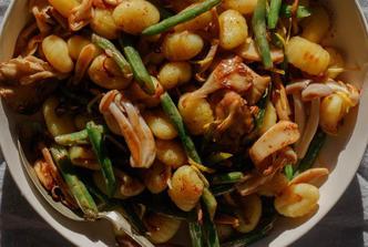 I brzo i fino: Zapečeni njoki s mahunama i gljivama