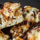 focaccia s karameliziranim lukom