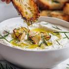 dip s pečenim češnjakom