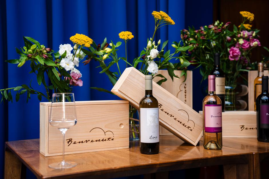 benvenuti | Author: Press