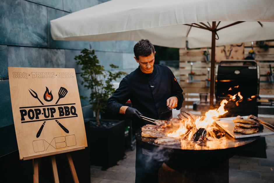 Marinko Topalović, Hilton executive chef i njegov OXBO tim, jučer su od 18 do 22 sata, na terasi restorana, pred gostima pripremali fantastična jela | Author: OXBO