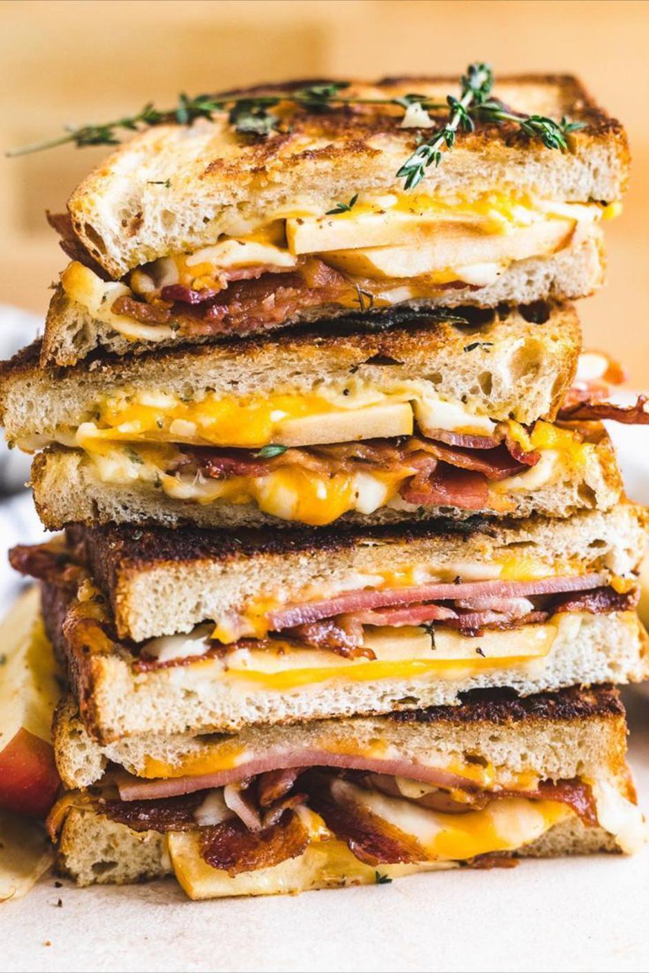grilled cheese sendvič s jabukom i prženom slaninom | Author: Sur La Table/Pinterest