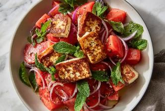 salata od lubenice i grilanog halloumi sira