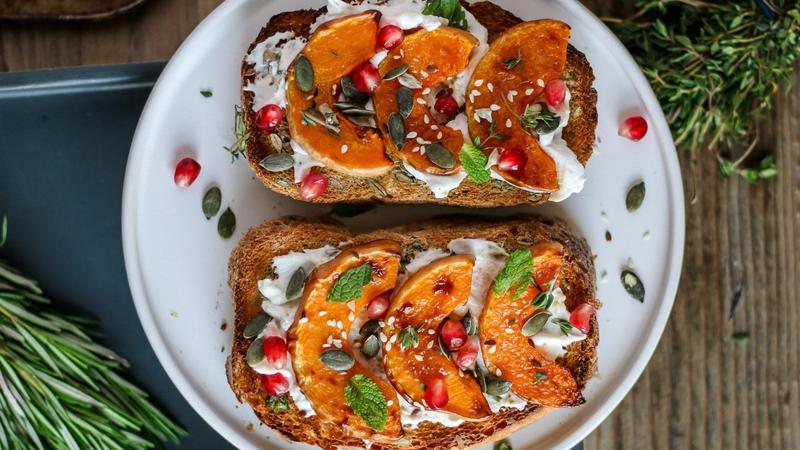 Odli&ccaron;an tost s ricottom i pe&ccaron;enom bundevom