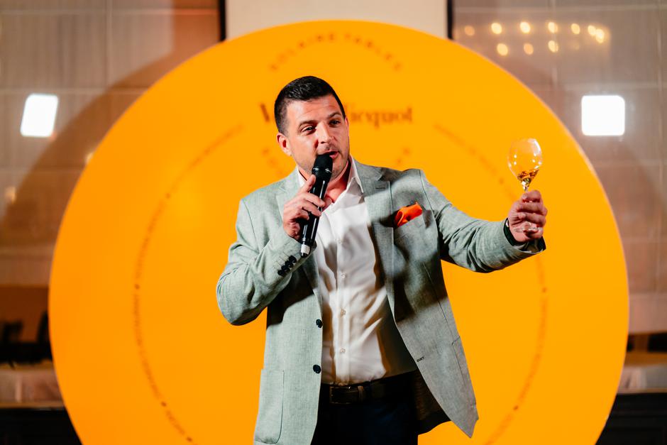 Veuve Clicquot Solaire Tables | Author: Press