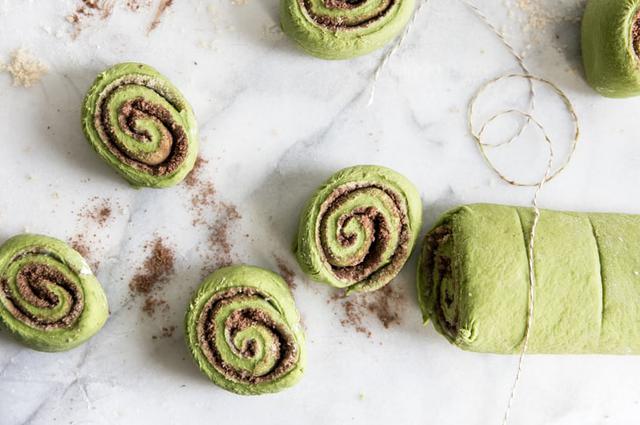 matcha cimet rolice